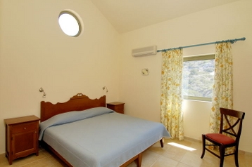 Grecja Chata Agios Nikolaos, Zewnątrz